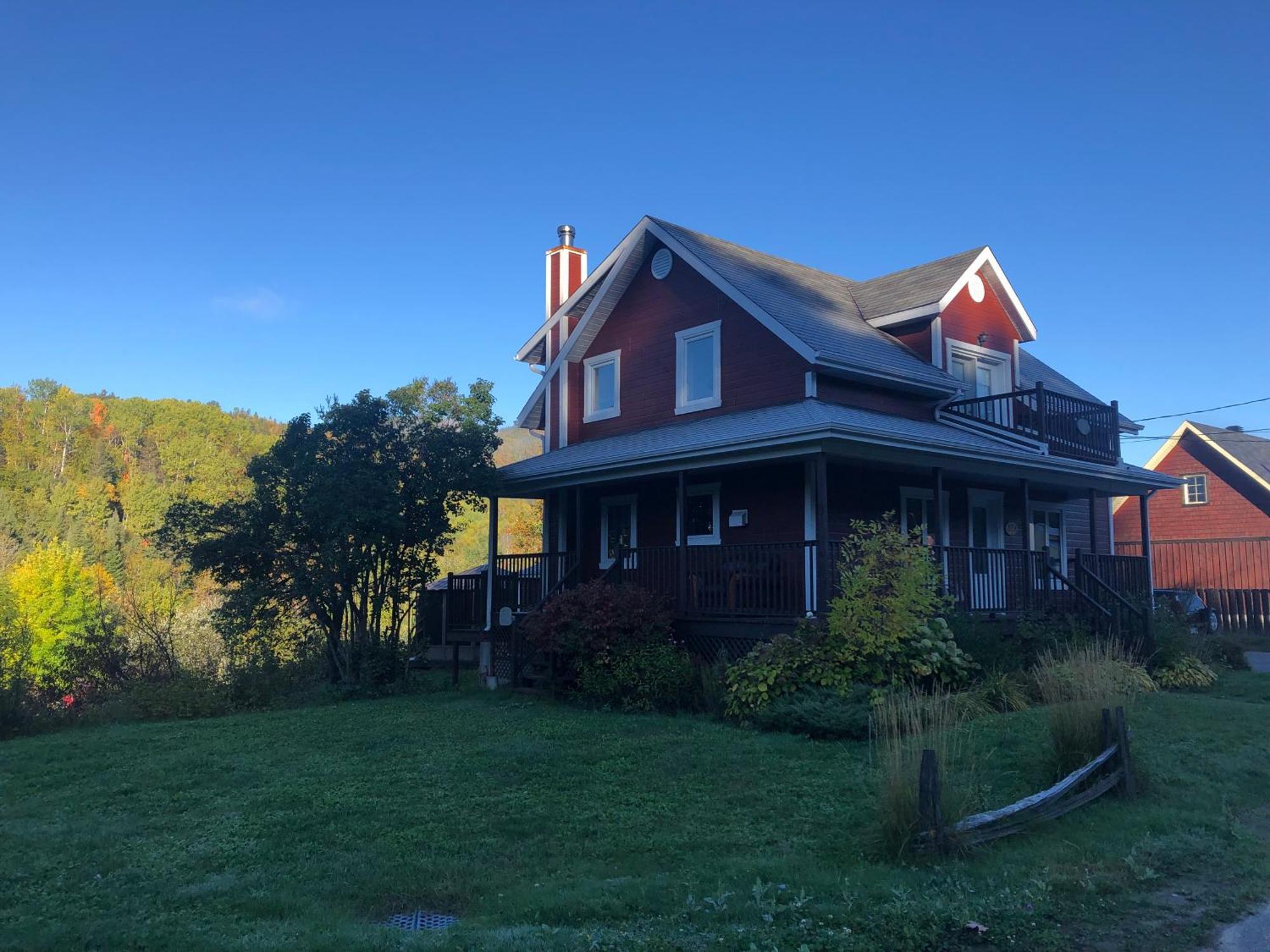 Belle Maison Avec Vue Sur La Riviere L'Anse-Saint-Jean Bagian luar foto