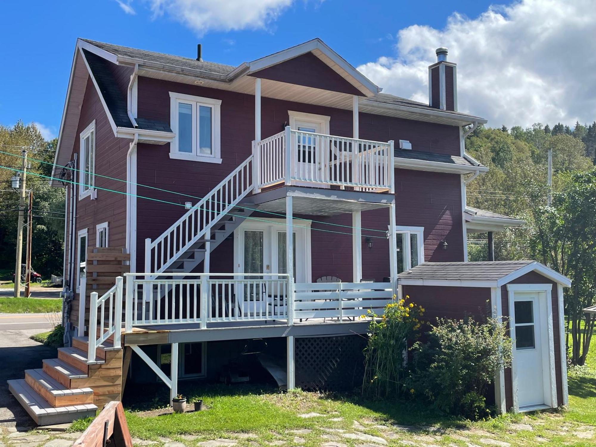 Belle Maison Avec Vue Sur La Riviere L'Anse-Saint-Jean Bagian luar foto