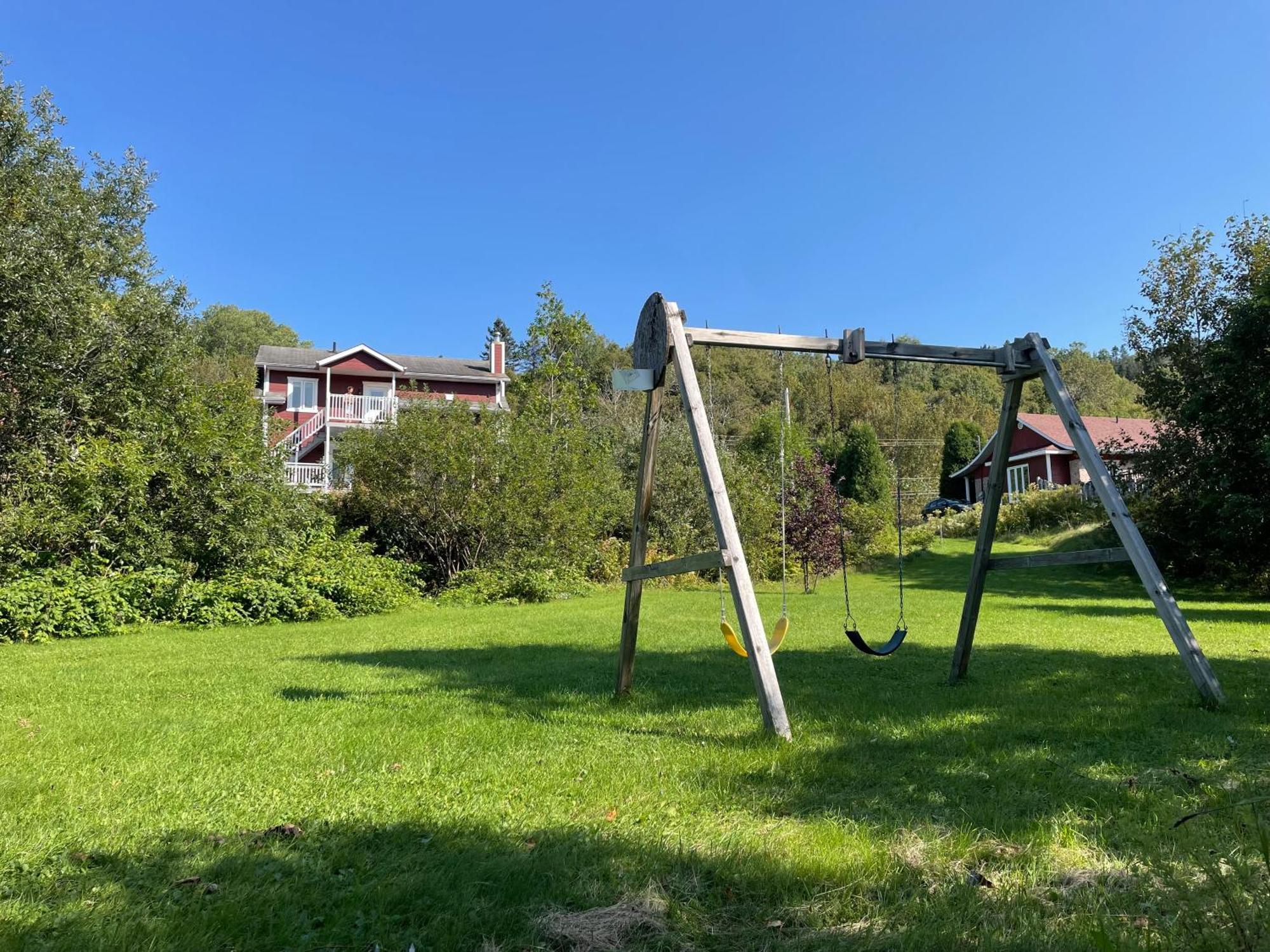 Belle Maison Avec Vue Sur La Riviere L'Anse-Saint-Jean Bagian luar foto
