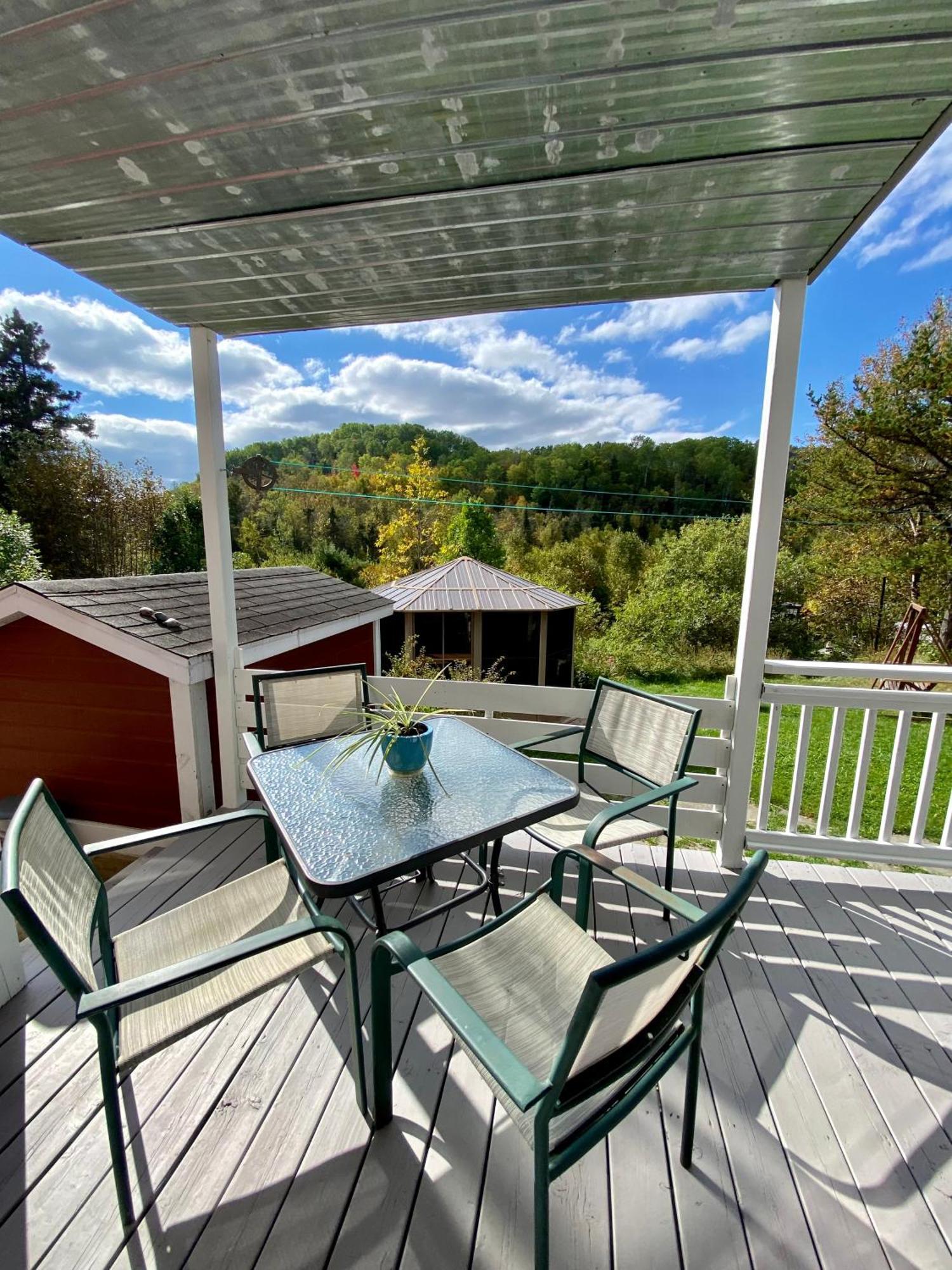 Belle Maison Avec Vue Sur La Riviere L'Anse-Saint-Jean Bagian luar foto