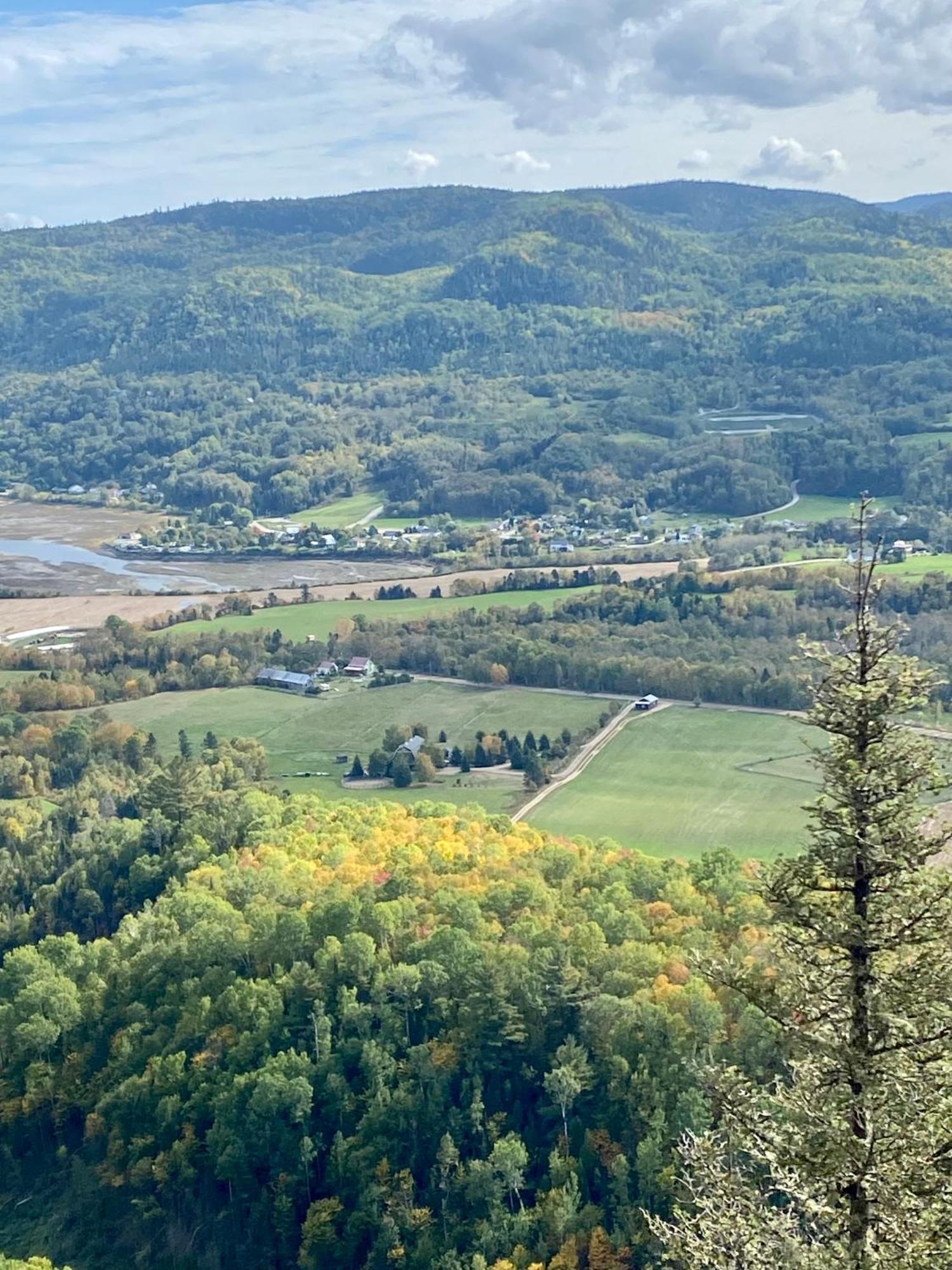 Belle Maison Avec Vue Sur La Riviere L'Anse-Saint-Jean Bagian luar foto